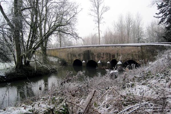 Rousham bridge.jpg